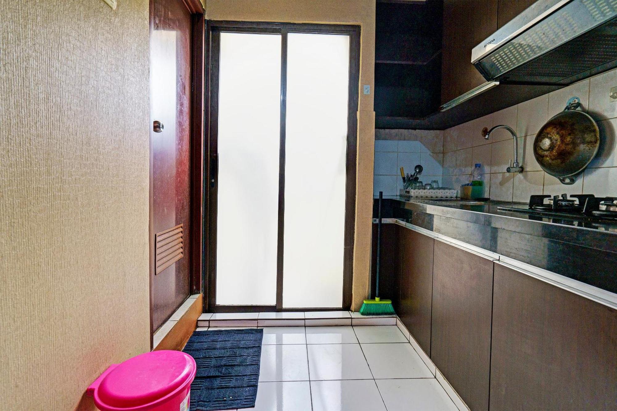 Oyo Life 92718 Gateway Cicadas Hotel Bandung